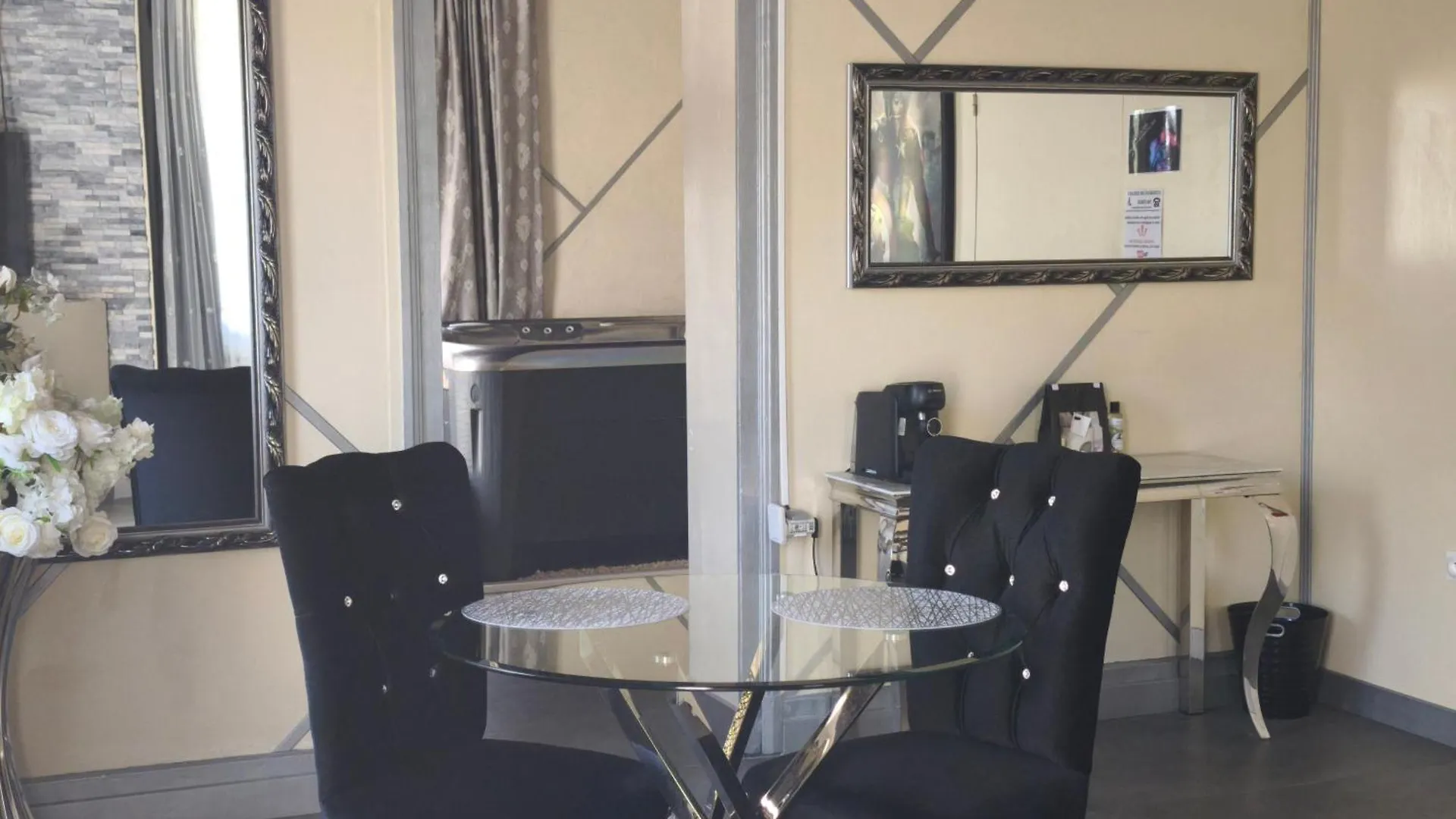 Love hotel Suite Hollywood By Les Spa De Venus Charavines